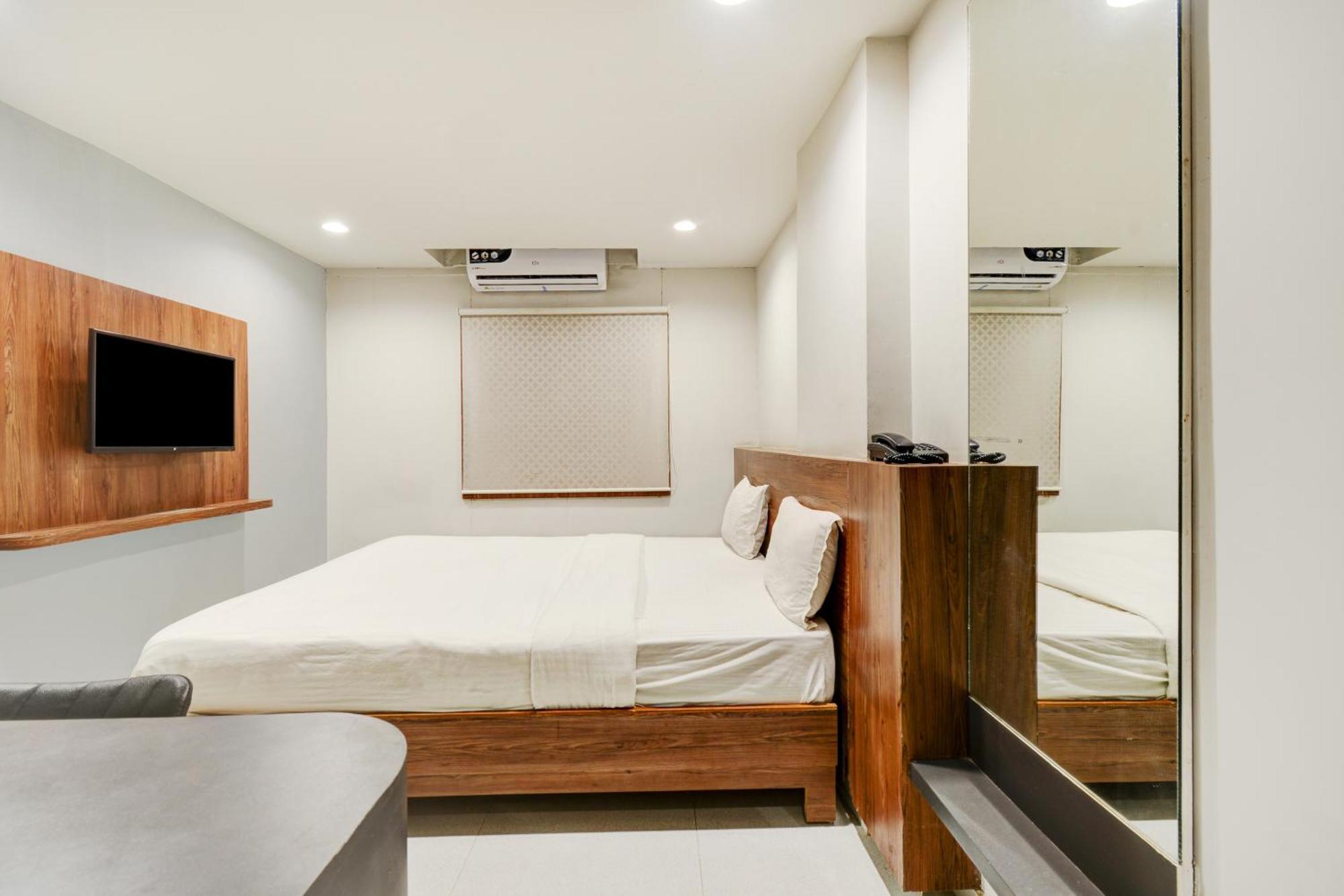 Hotel Desert Inn Tharad Εξωτερικό φωτογραφία