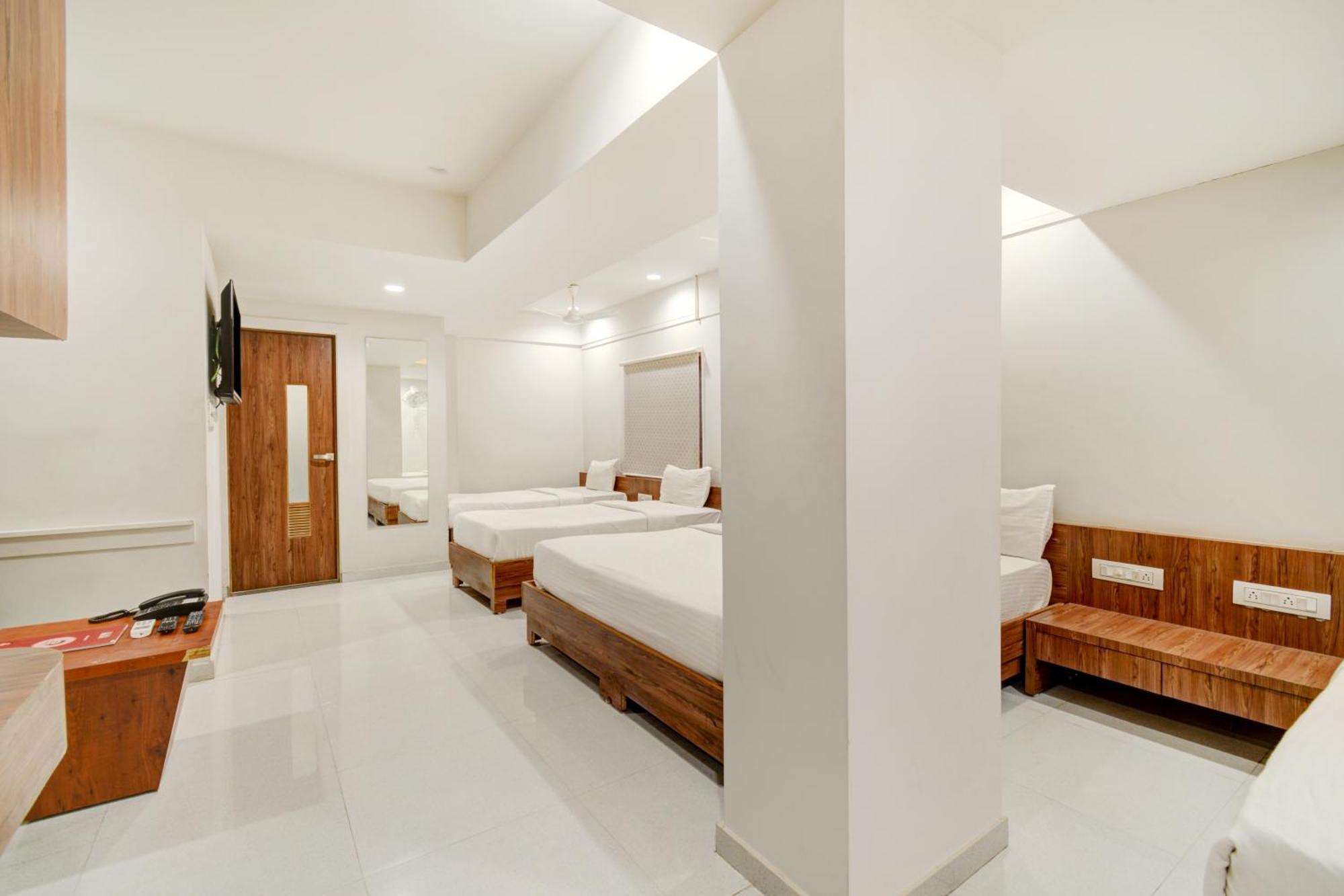 Hotel Desert Inn Tharad Εξωτερικό φωτογραφία