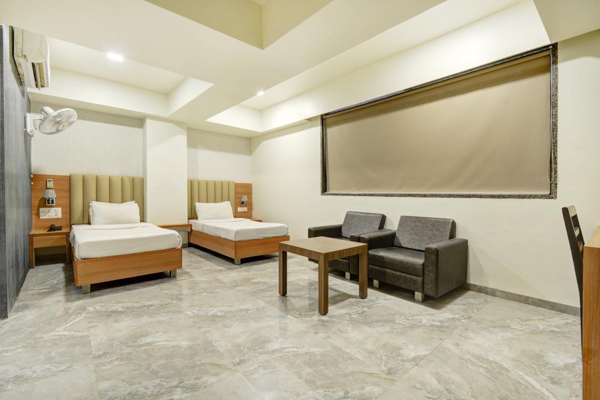 Hotel Desert Inn Tharad Εξωτερικό φωτογραφία