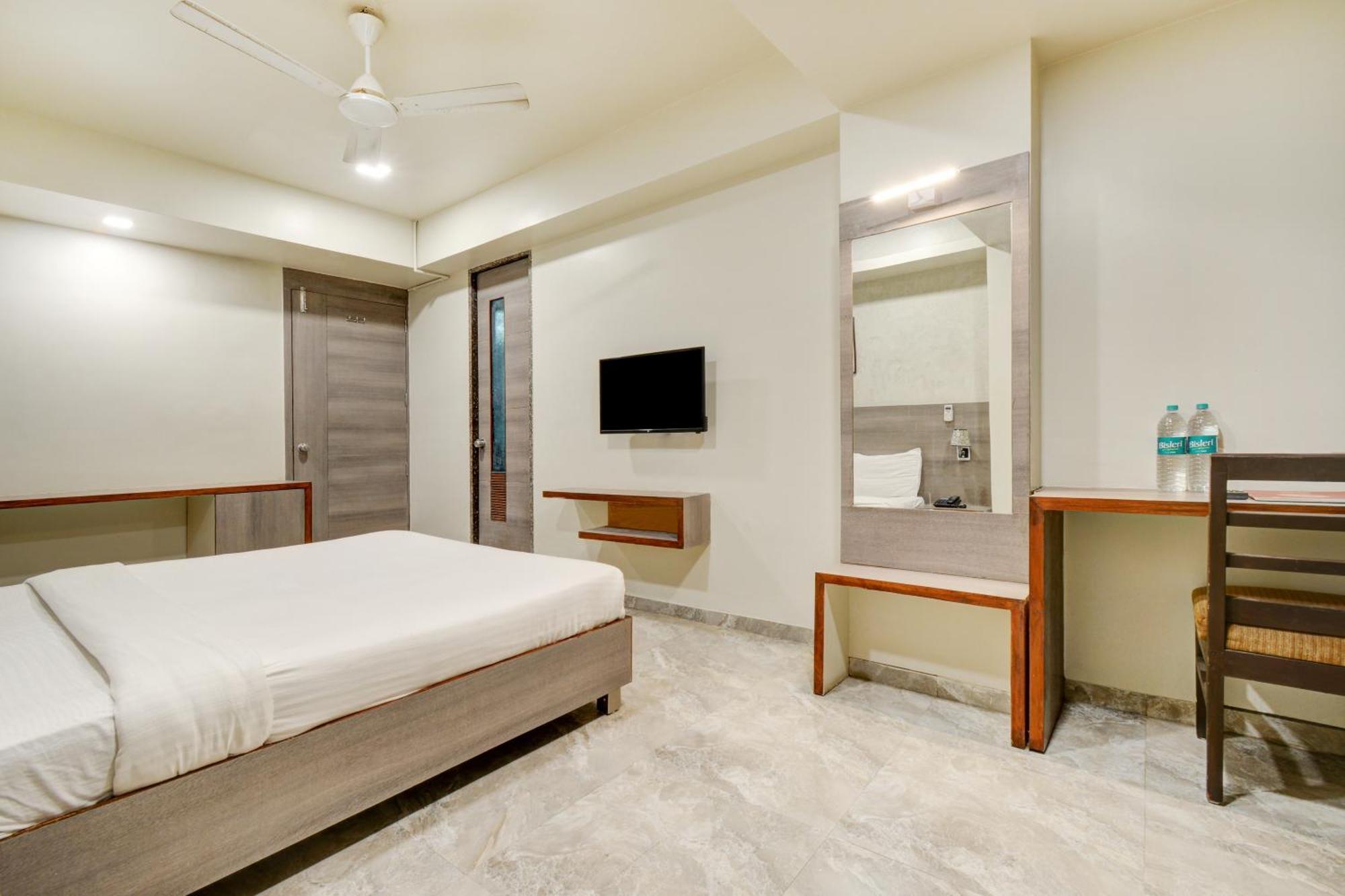 Hotel Desert Inn Tharad Εξωτερικό φωτογραφία