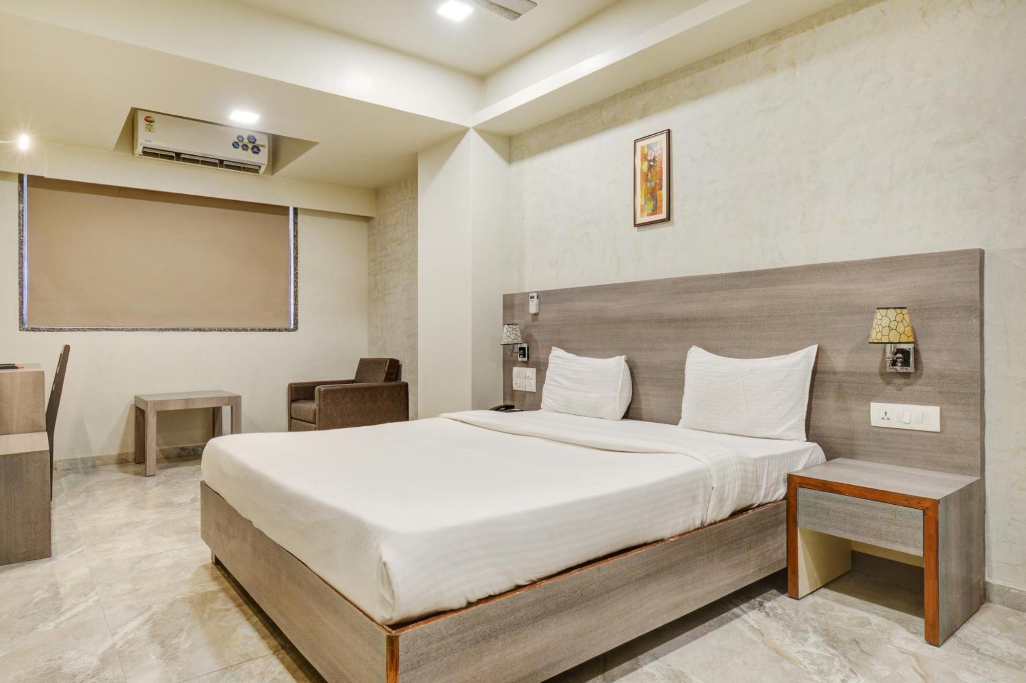 Hotel Desert Inn Tharad Εξωτερικό φωτογραφία
