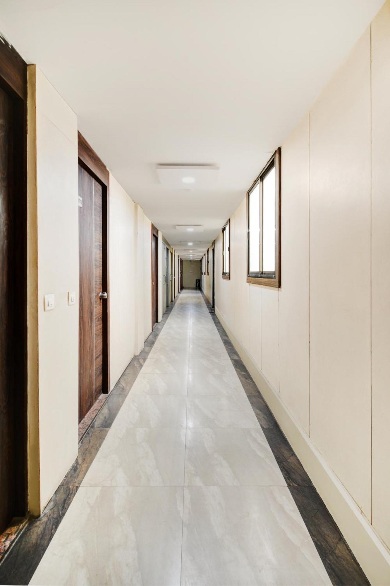 Hotel Desert Inn Tharad Εξωτερικό φωτογραφία