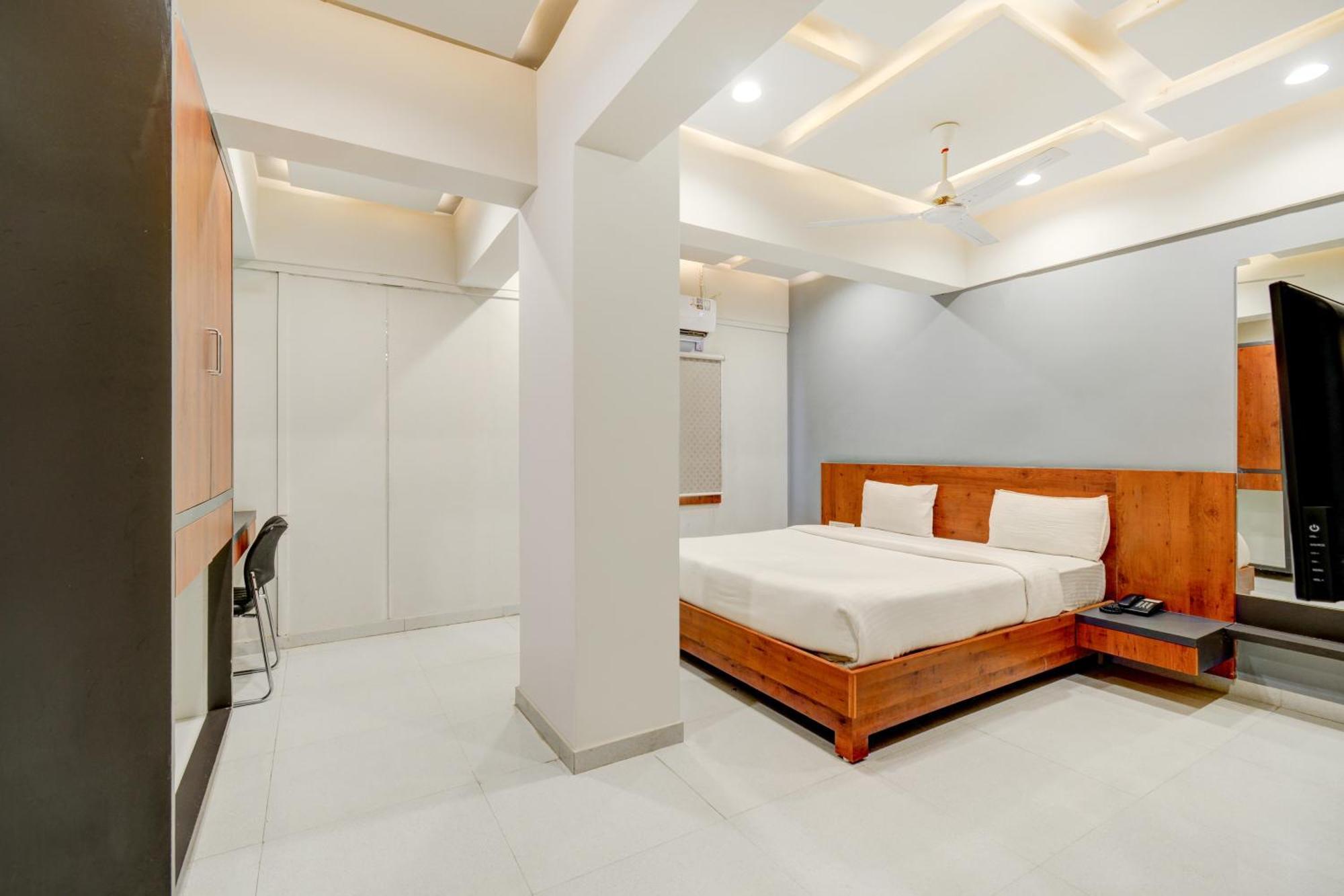 Hotel Desert Inn Tharad Εξωτερικό φωτογραφία