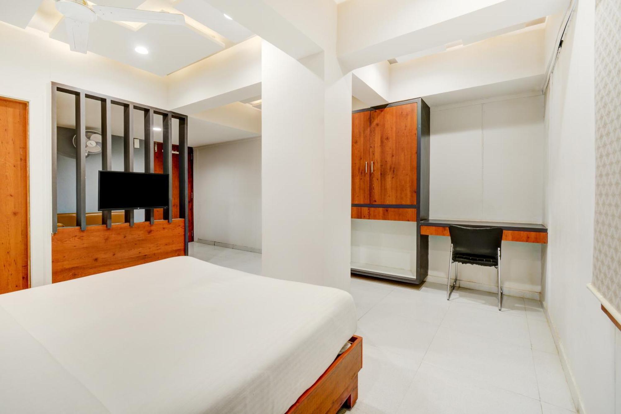 Hotel Desert Inn Tharad Εξωτερικό φωτογραφία