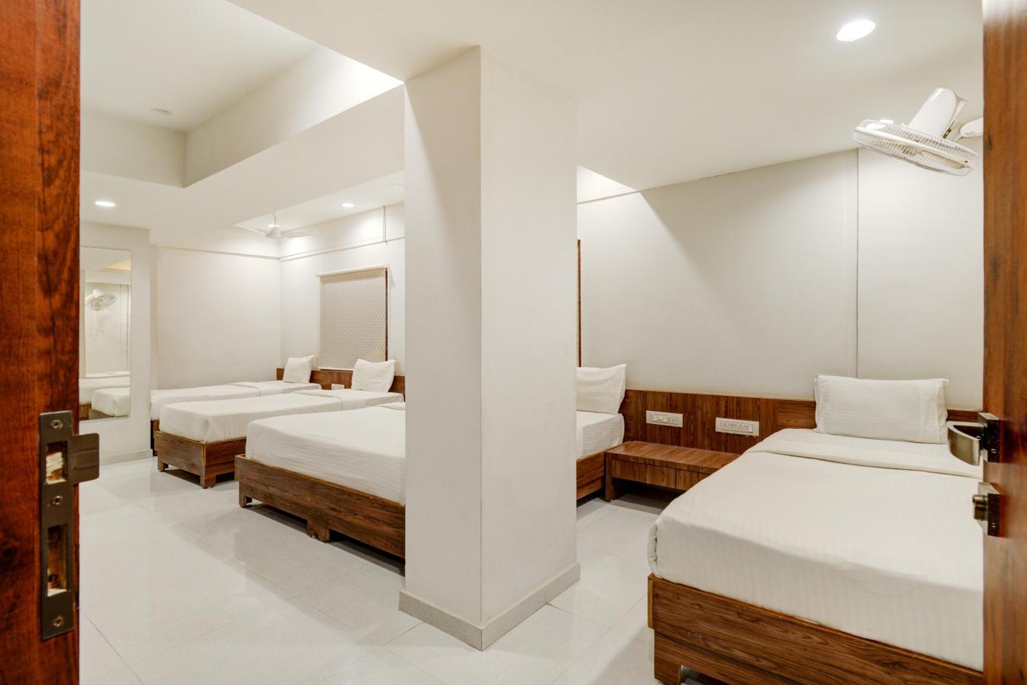 Hotel Desert Inn Tharad Εξωτερικό φωτογραφία