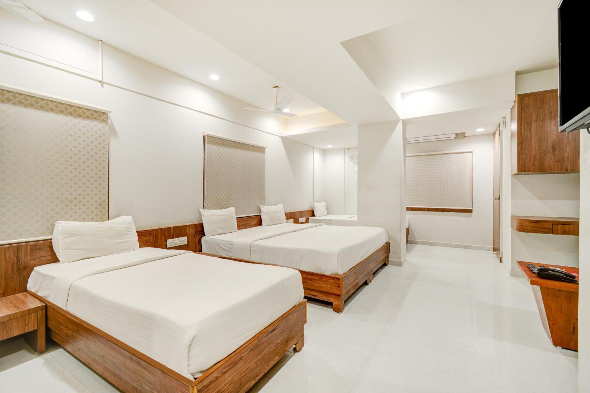 Hotel Desert Inn Tharad Εξωτερικό φωτογραφία