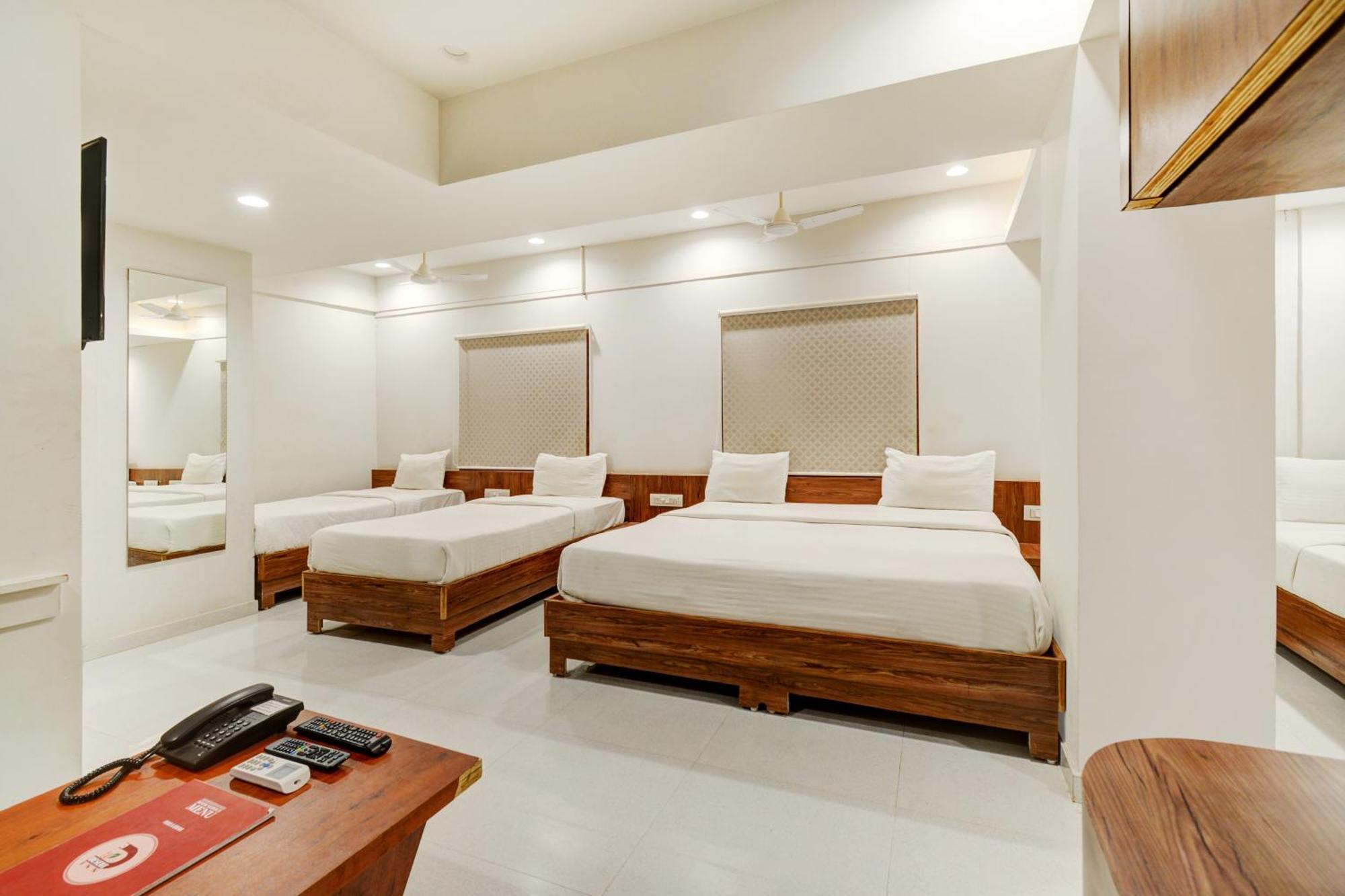 Hotel Desert Inn Tharad Εξωτερικό φωτογραφία