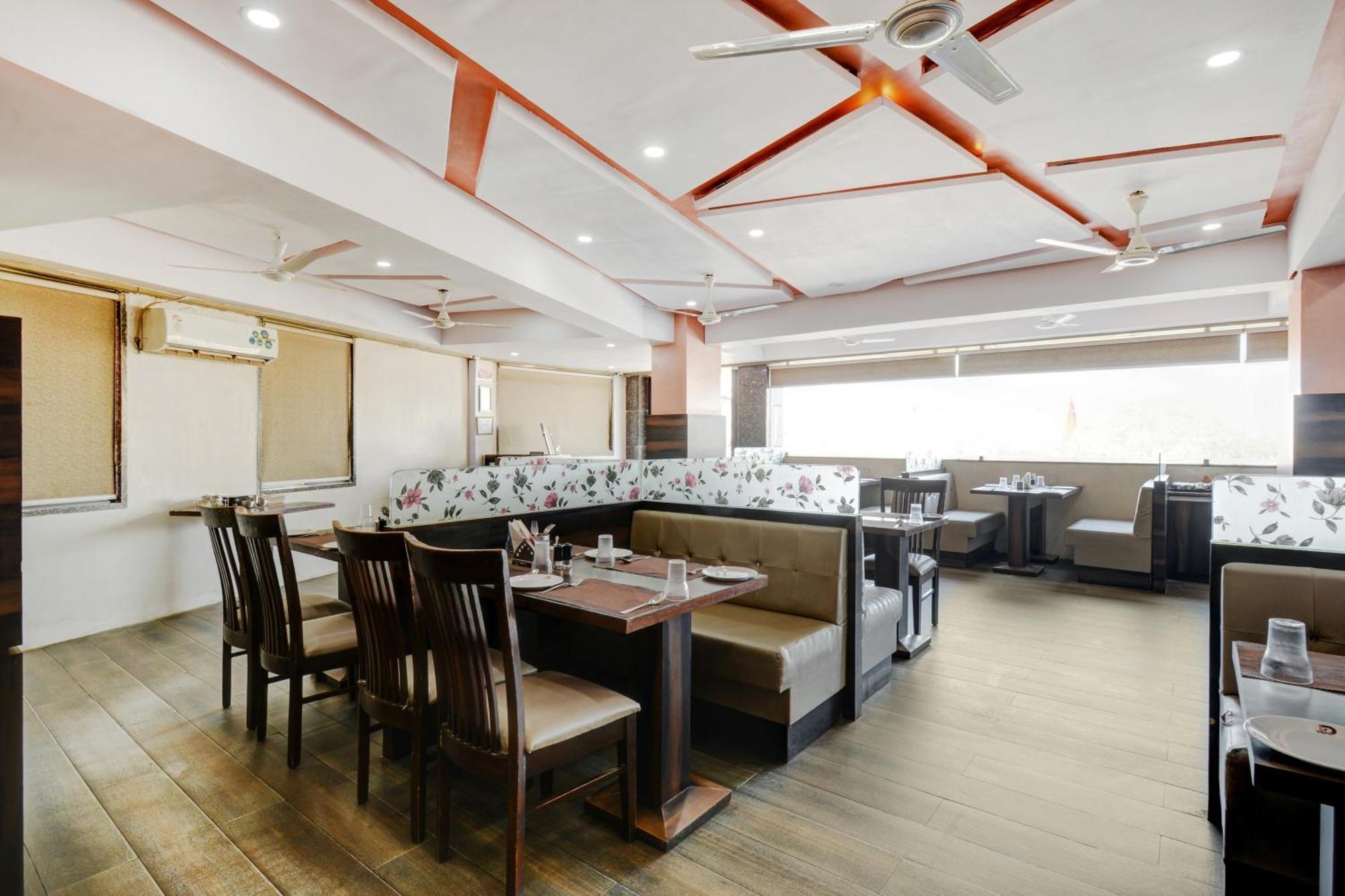Hotel Desert Inn Tharad Εξωτερικό φωτογραφία