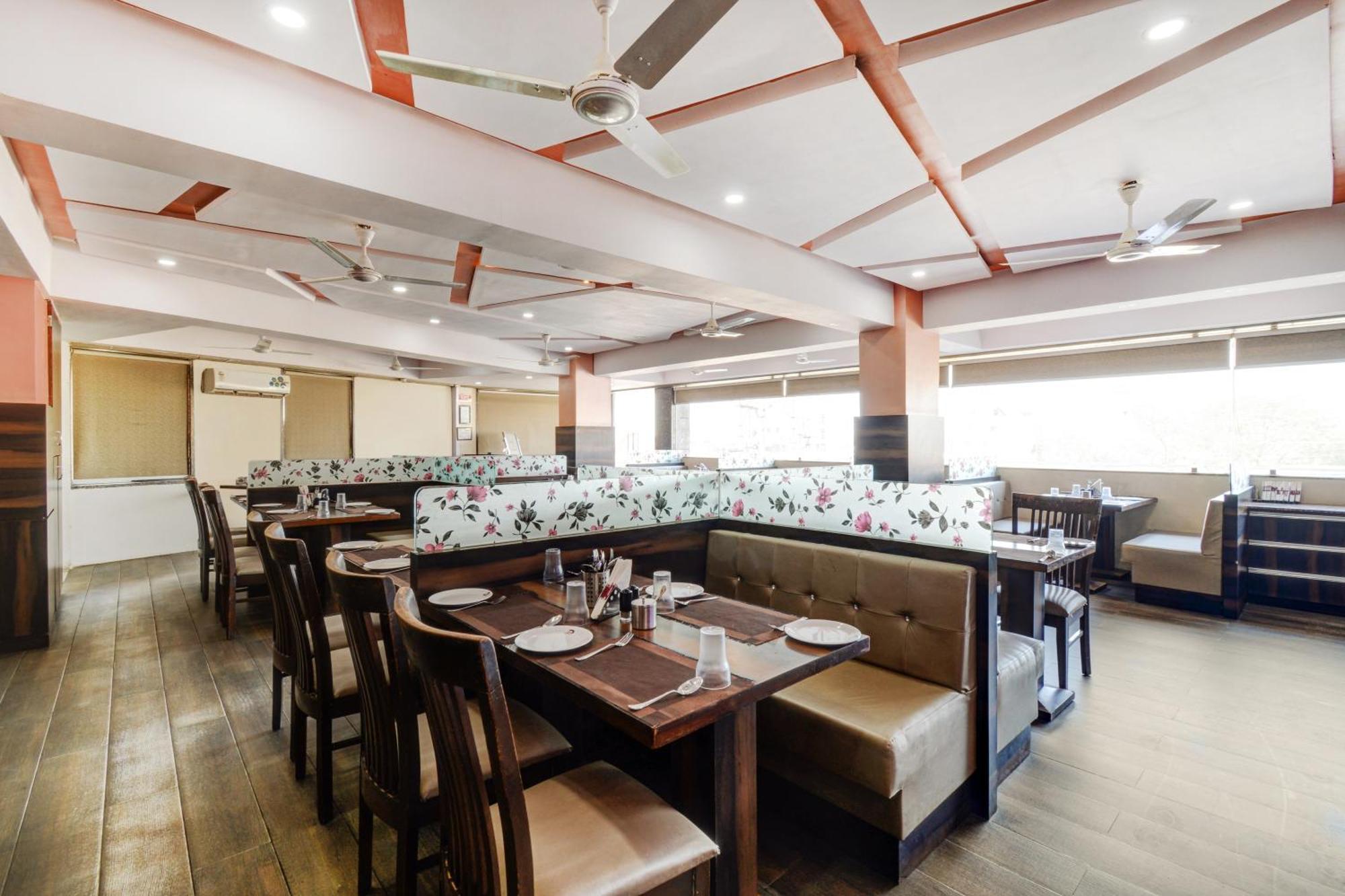 Hotel Desert Inn Tharad Εξωτερικό φωτογραφία
