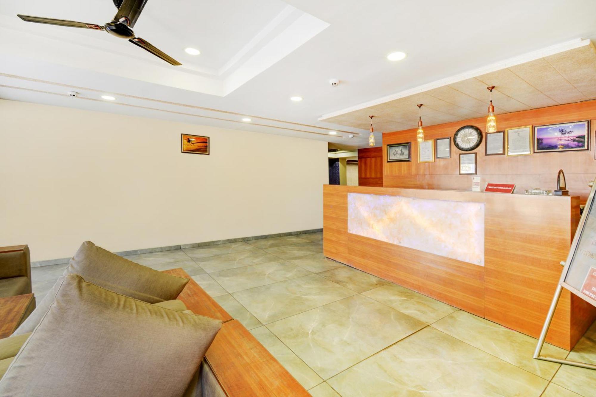 Hotel Desert Inn Tharad Εξωτερικό φωτογραφία