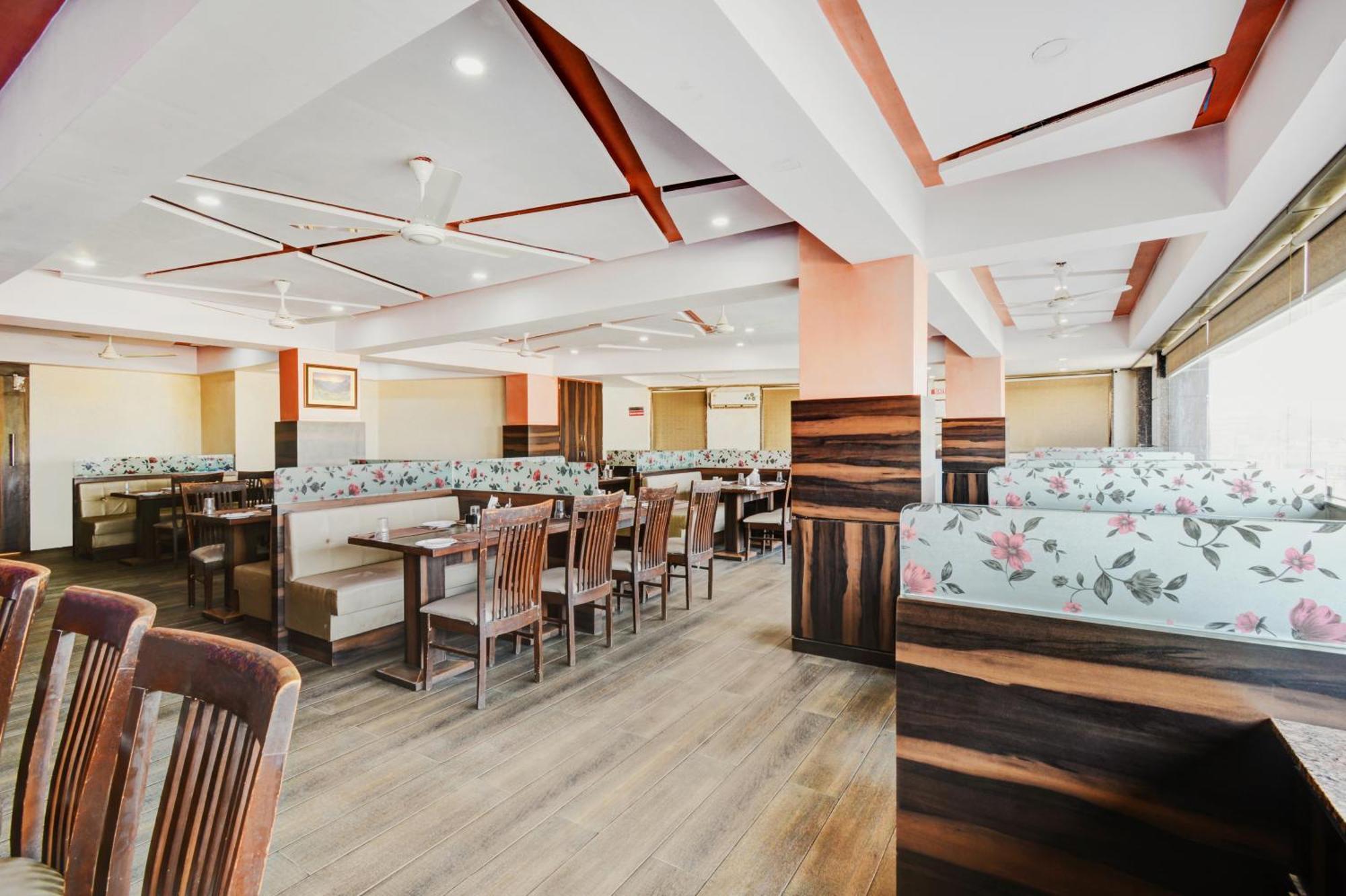 Hotel Desert Inn Tharad Εξωτερικό φωτογραφία