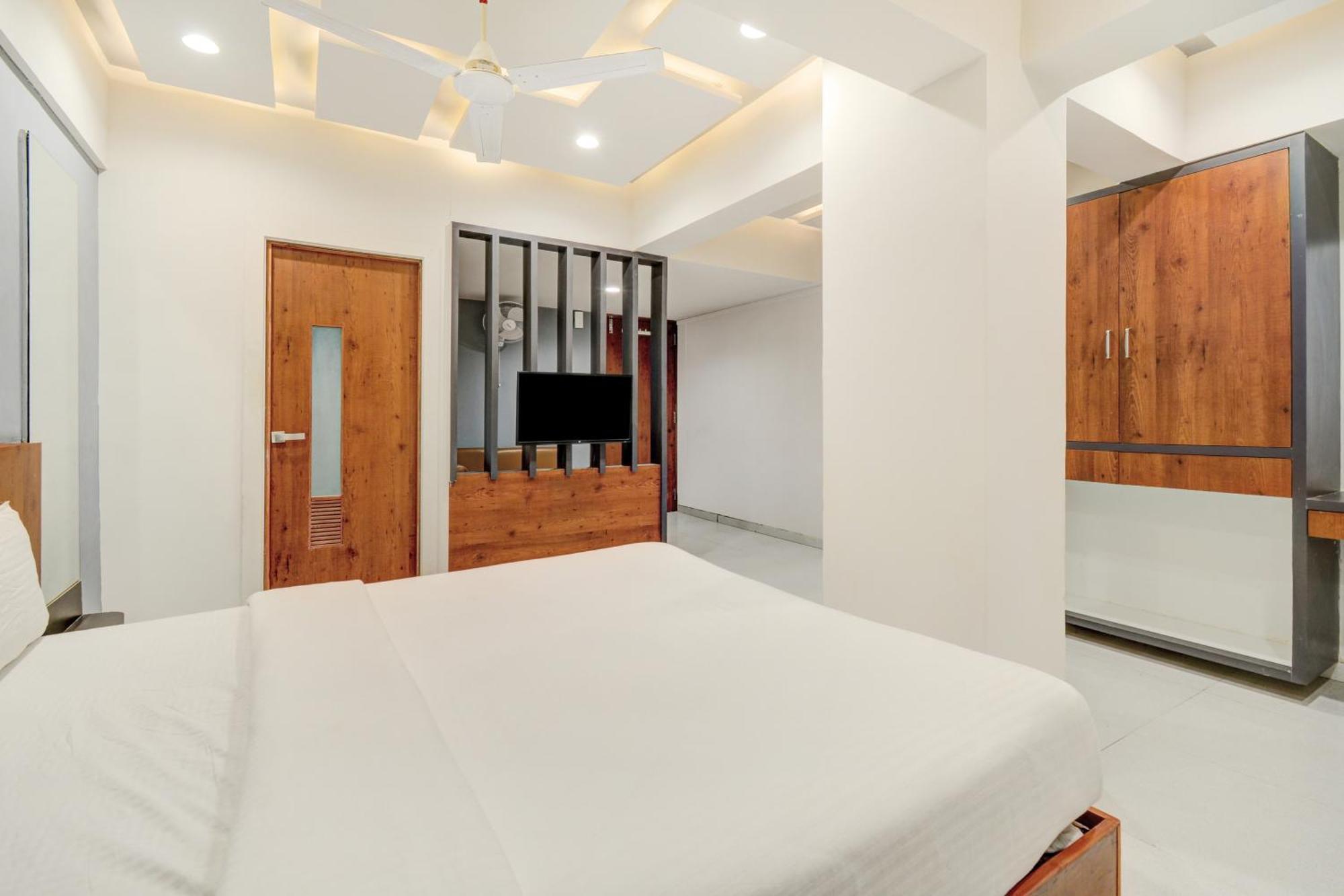 Hotel Desert Inn Tharad Εξωτερικό φωτογραφία