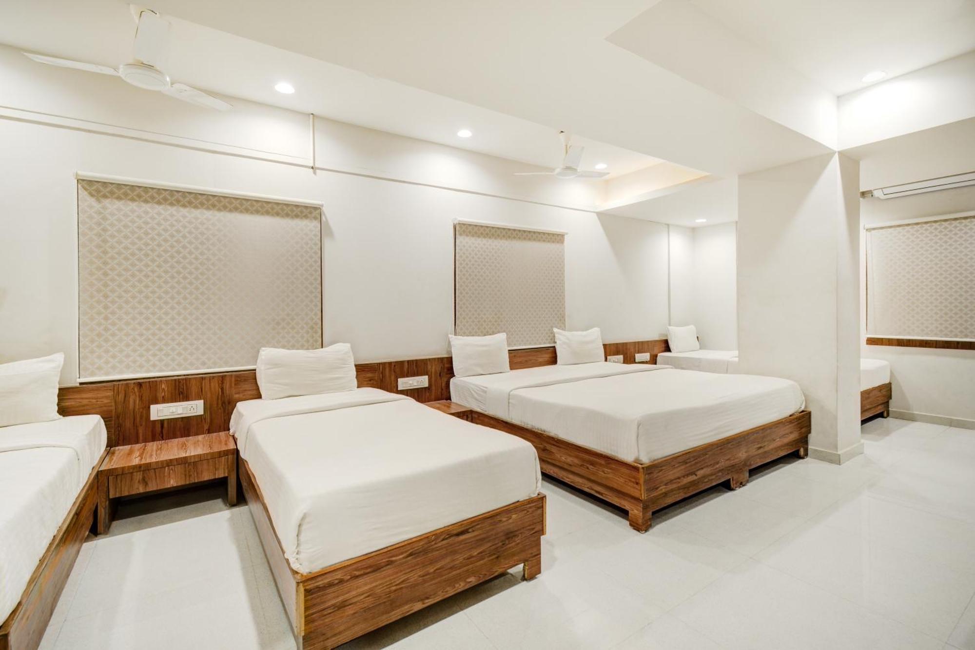 Hotel Desert Inn Tharad Εξωτερικό φωτογραφία