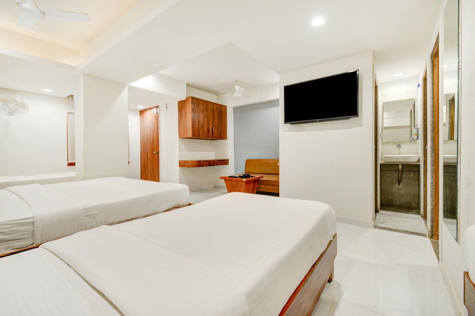 Hotel Desert Inn Tharad Εξωτερικό φωτογραφία