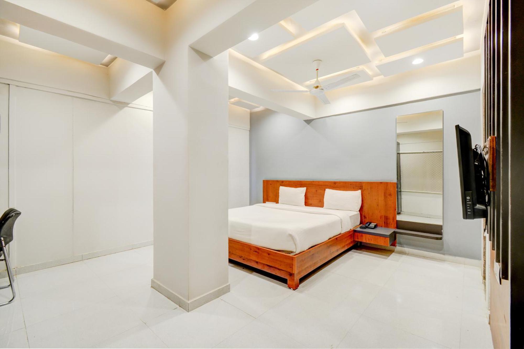 Hotel Desert Inn Tharad Εξωτερικό φωτογραφία