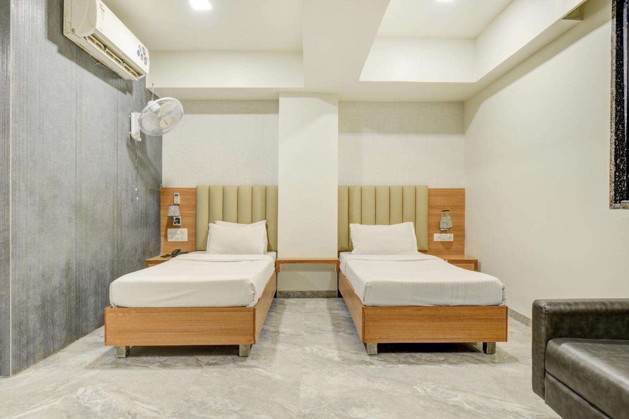 Hotel Desert Inn Tharad Εξωτερικό φωτογραφία