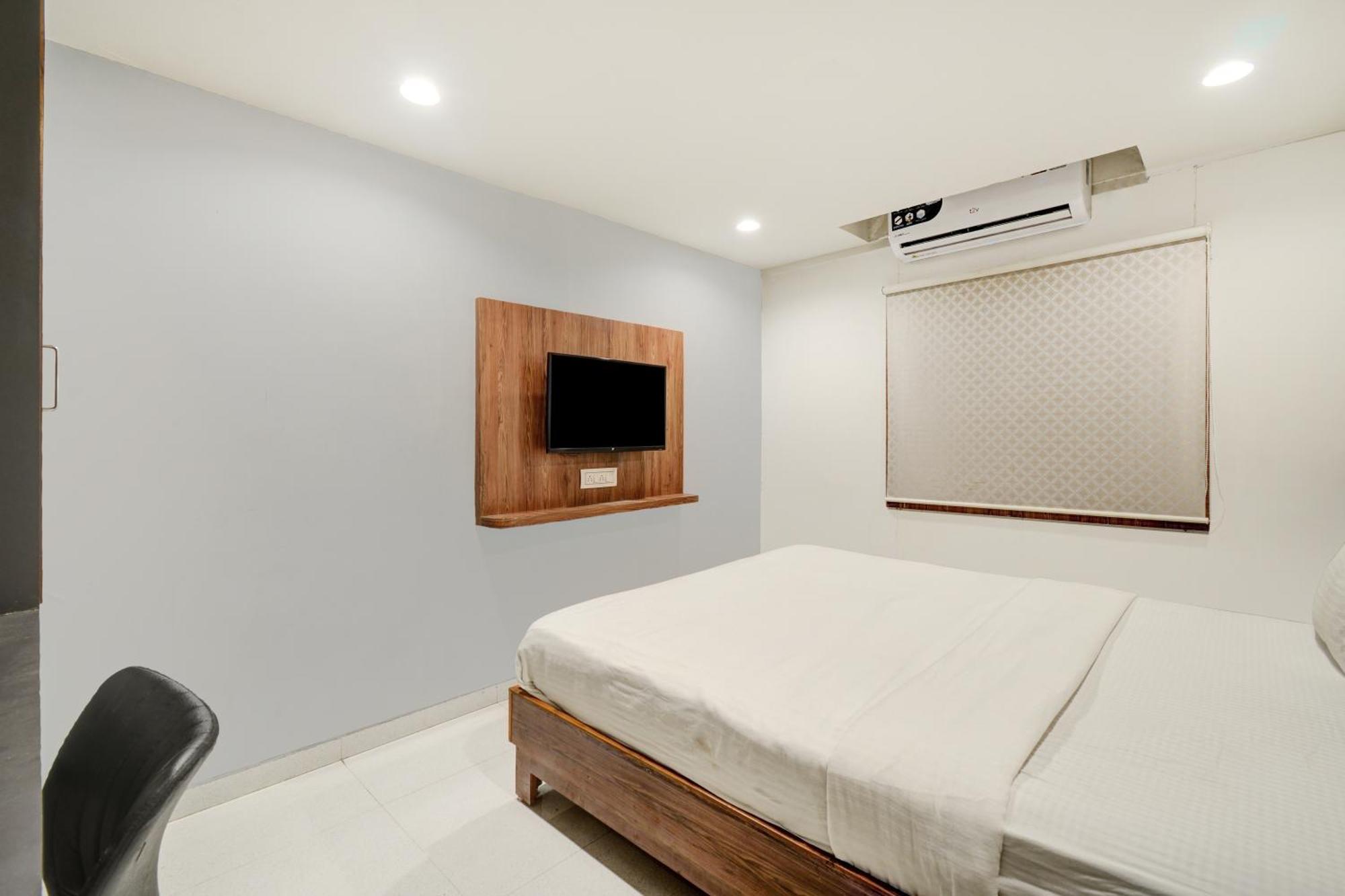 Hotel Desert Inn Tharad Εξωτερικό φωτογραφία