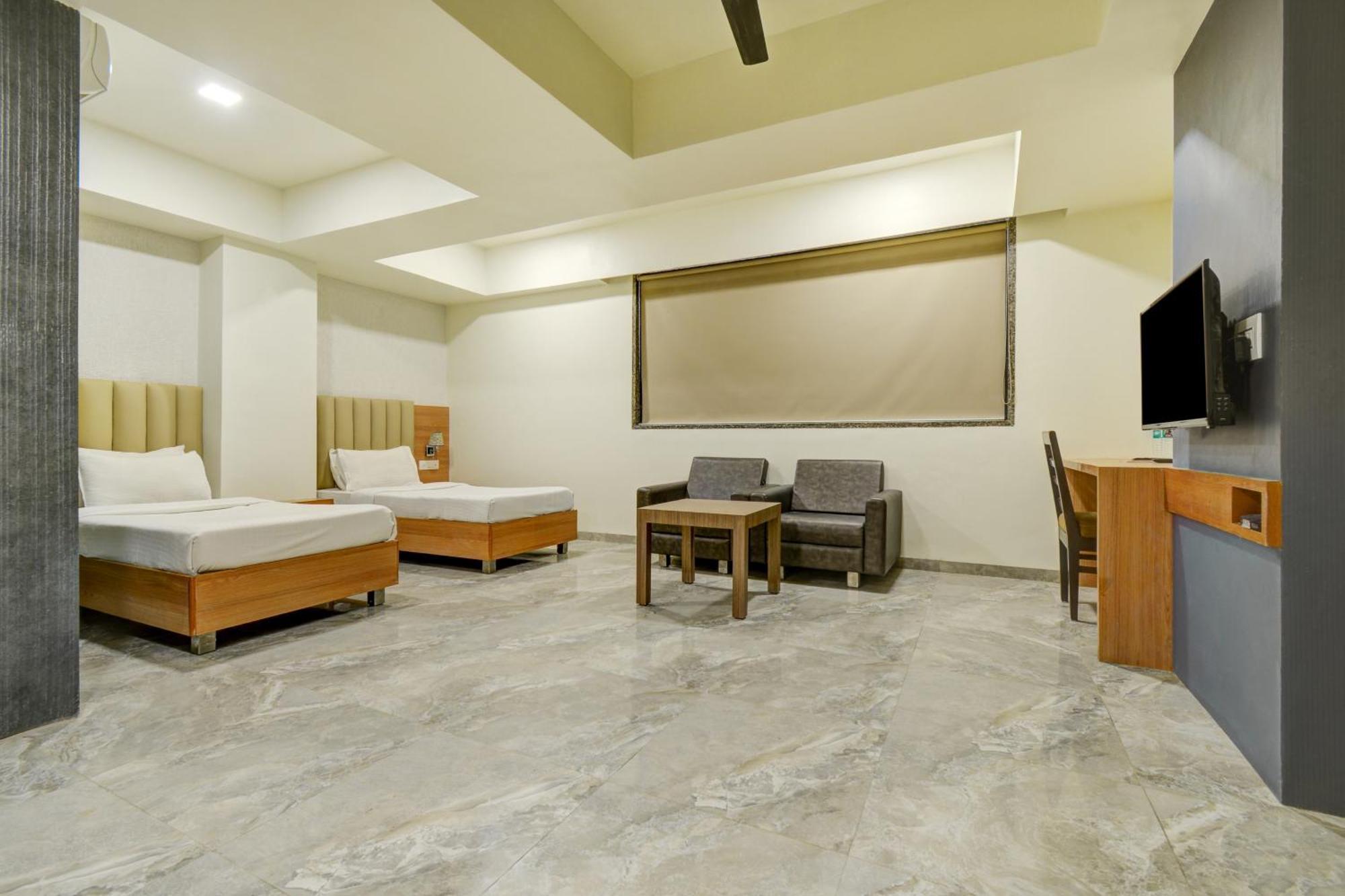 Hotel Desert Inn Tharad Εξωτερικό φωτογραφία
